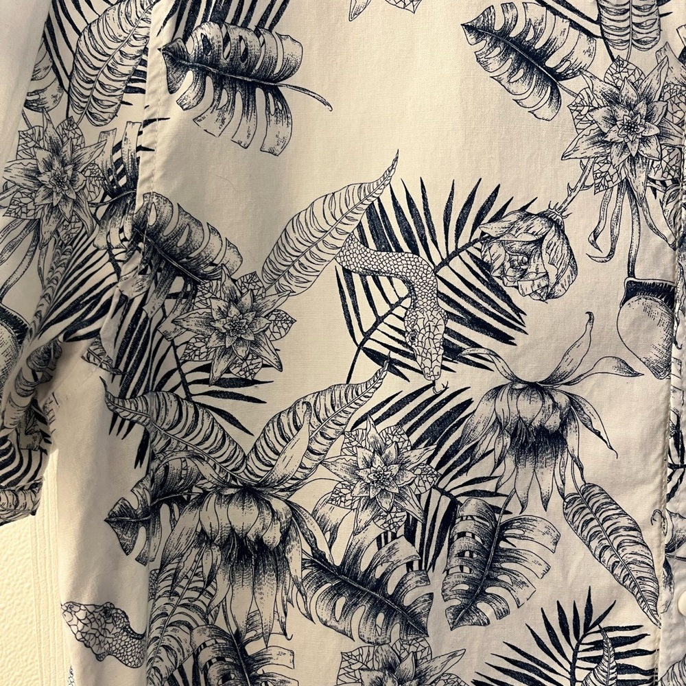 H&M divided men’s button up - Picture 6 of 6